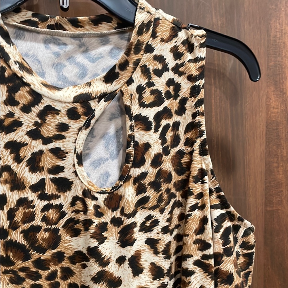 Leopard Print Cut-Out Top - Picture 2 of 5